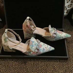 Floral Block Heel Shoes with Chain Detail